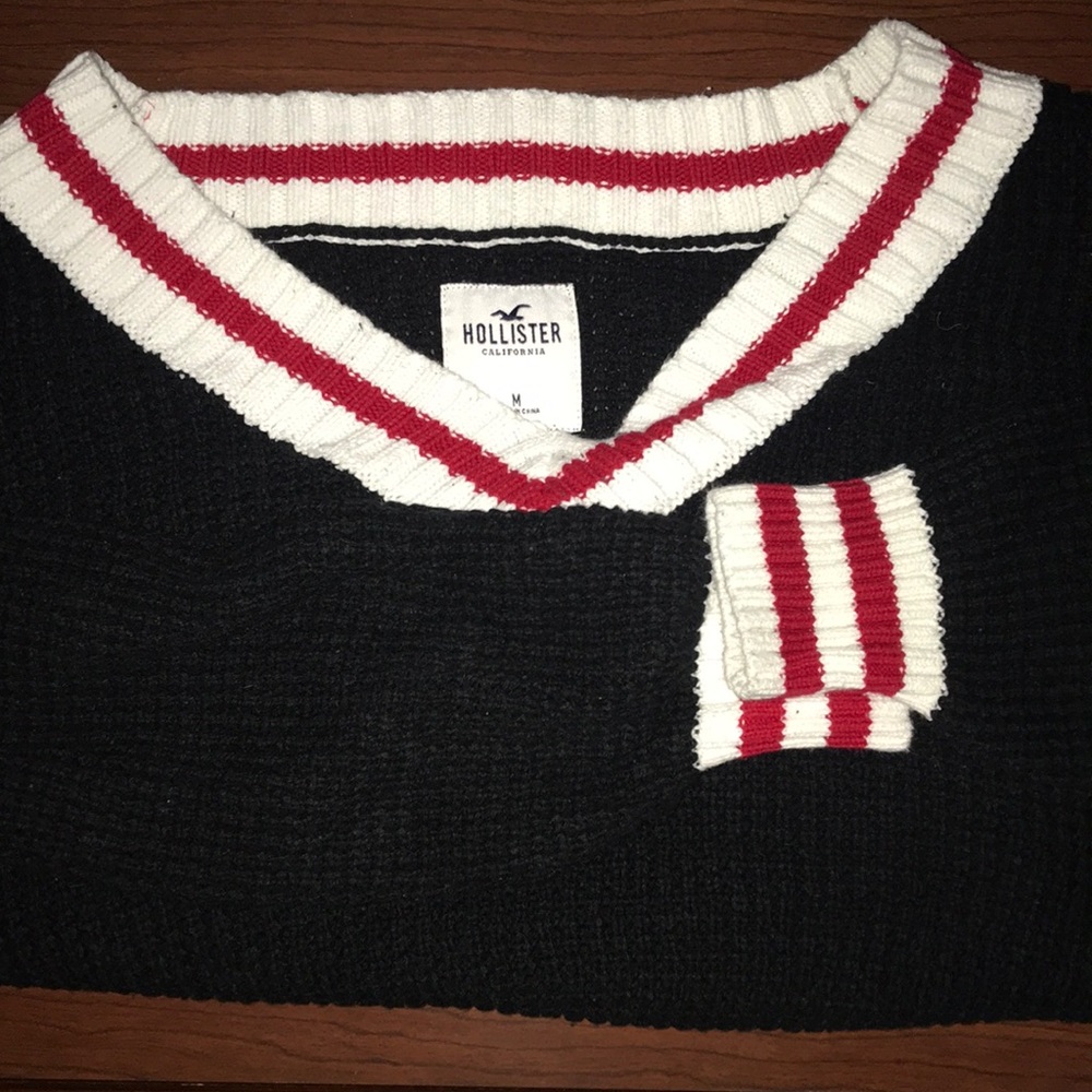 cropped sweater. size medium